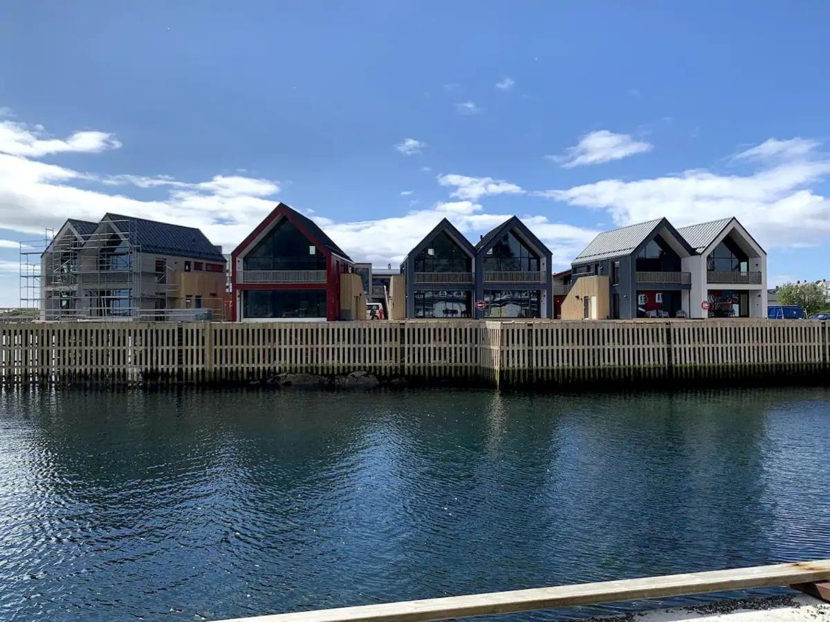 Stor Moderne Leilighet I Henningsvaer, 70 Kvm Luaran gambar