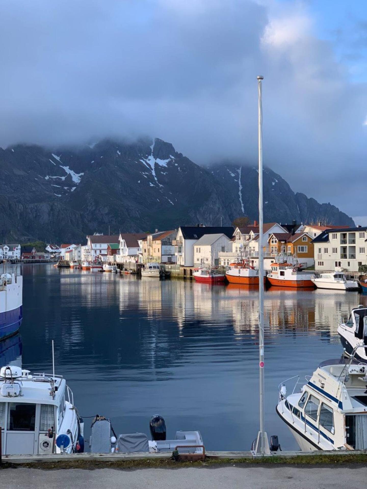 Stor Moderne Leilighet I Henningsvaer, 70 Kvm Luaran gambar